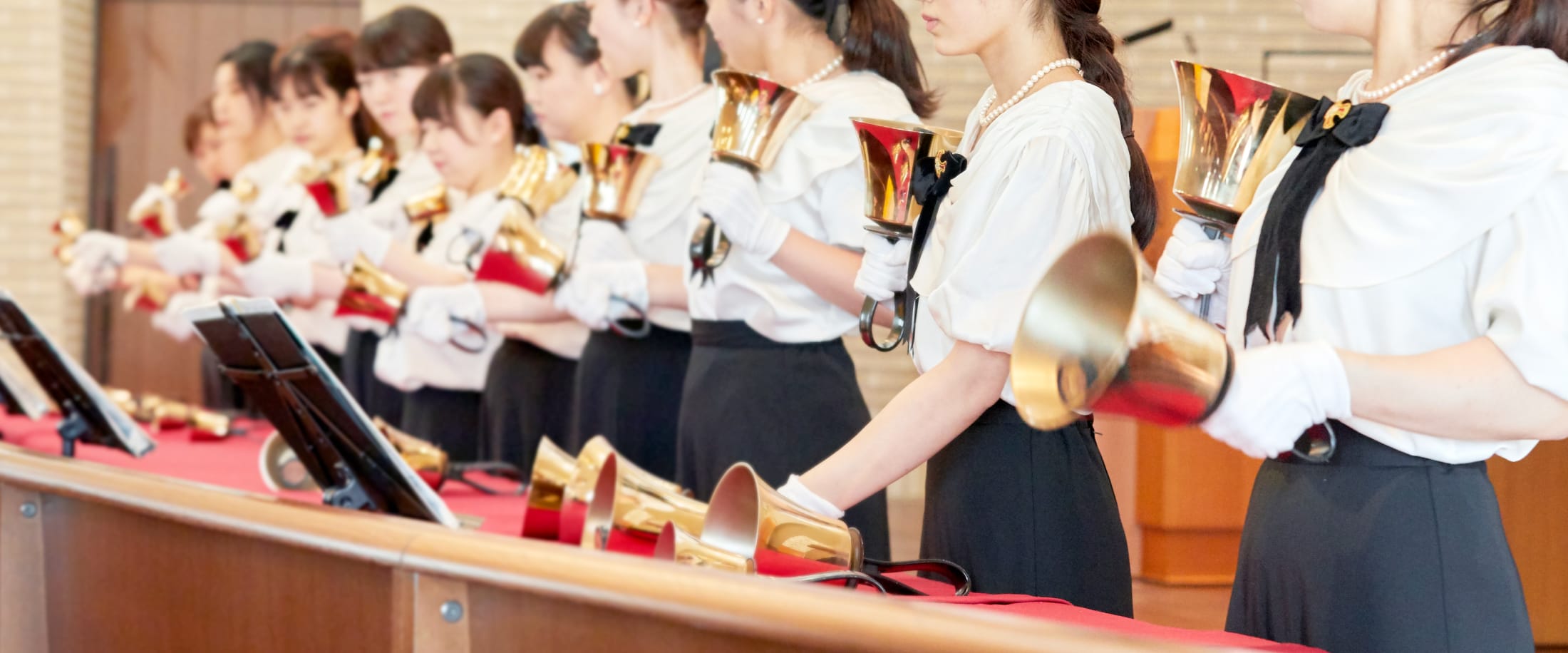 ハンドベルの精神を受け継ぎ、さらに未来へ FEATURES 大学広報 大学について 強く、優しく。金城学院大学